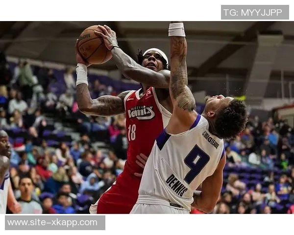 罚球差距明显开拓者首节罚球次数远超湖人两队表现形成鲜明对比